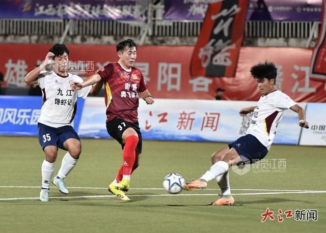 入第六轮, 判员名单