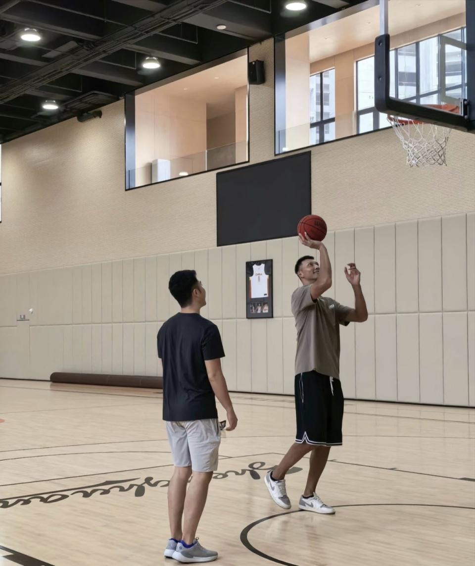 的启发, 与自己在国, 阿联很ni